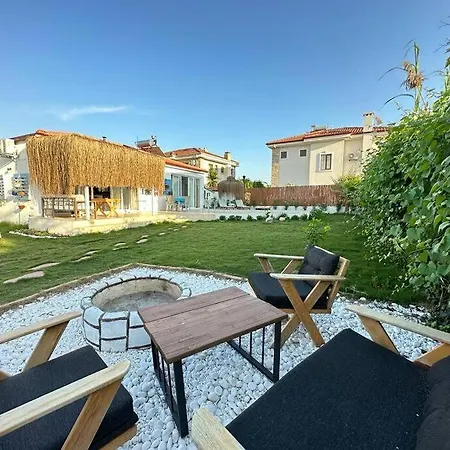 Sleeps 2, Luxury With Private Pool - Awz 311