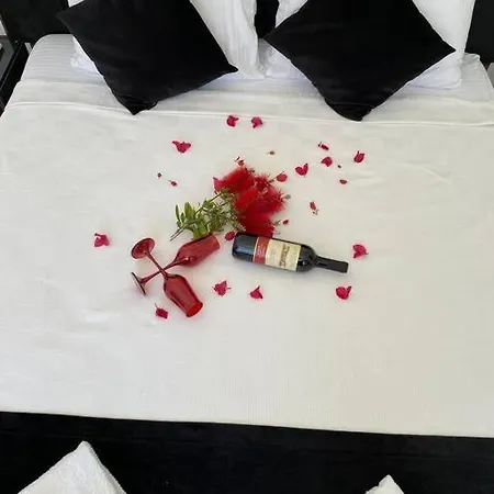 Sleeps 2, Luxury With Private Pool - Awz 311 *