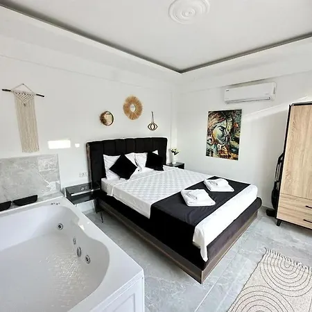 Villa Sleeps 2, Luxury With Private Pool - Awz 311